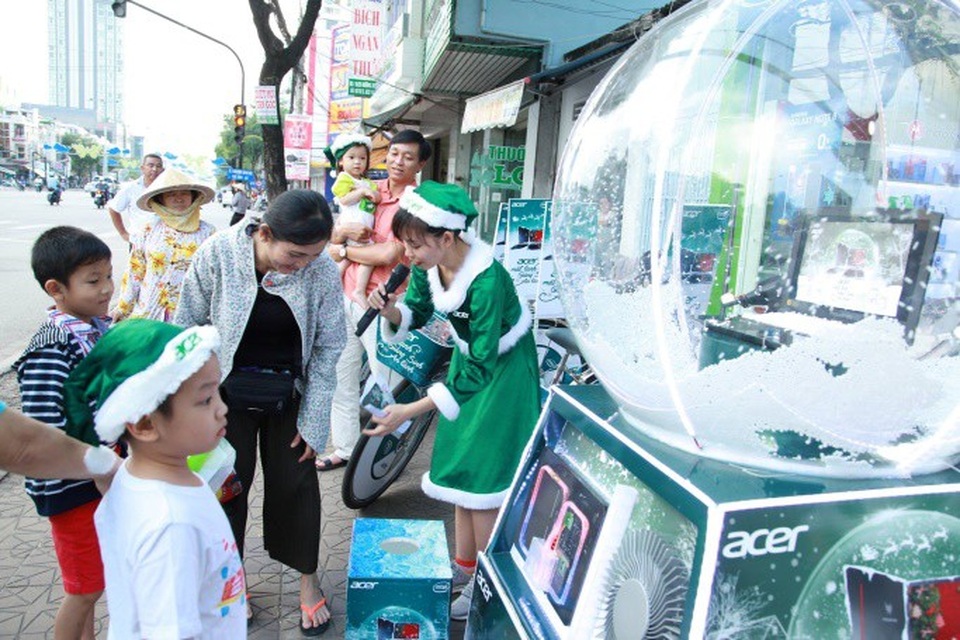 Acer mang quả cầu tuyết khổng lồ đi khắp Việt Nam - 1