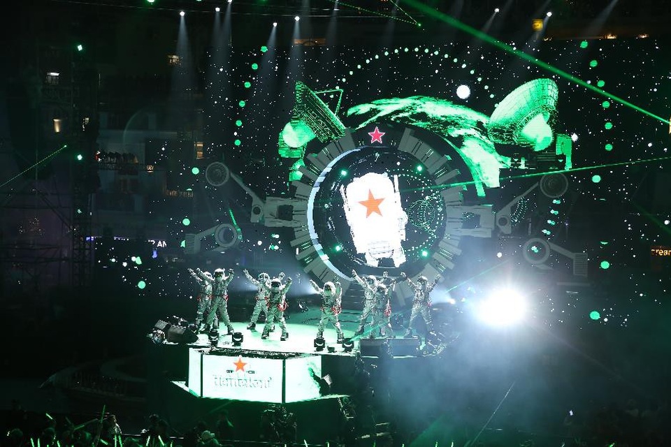 Chuyến “du hành tới tương lai” của hàng trăm nghìn khán giả tại quảng trường Đông Kinh Nghĩa Thục với sự xuất hiện của các phi hành gia