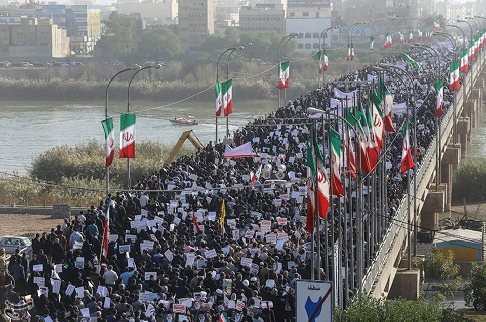Iran tuyên bố dập tắt bất ổn do bên ngoài kích động - 2
Tuy nhiên, vẫn có nhiều người ủng hộ chính phủ. Ảnh: REUTERS