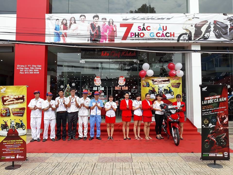 Đón lộc "khủng" cùng Honda Việt Nam, mang niềm vui đến mọi nhà - 1
Số lượng xe trúng thưởng đã vượt qua con số hàng trăm, mang lại niềm vui gấp bội thể hiện rõ trên từng khuôn mặt của khách hàng.