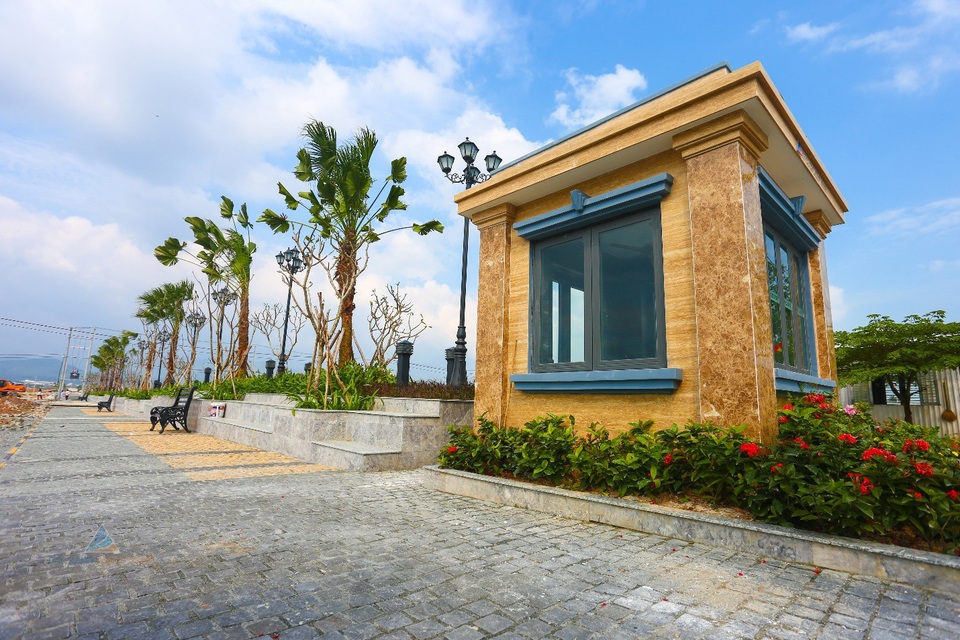 Công viên Park I Lakeside sử dụng toàn bộ vật liệu cao cấp như ốp đá granite, cubic lát vỉa hè.