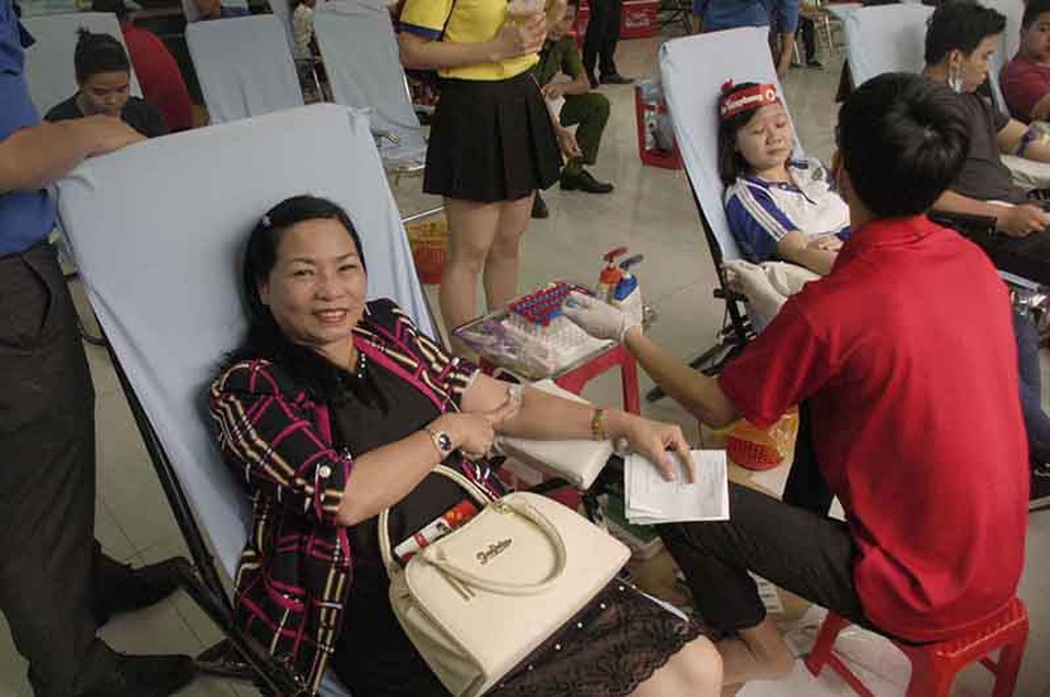 Hàng ngàn bạn trẻ tham gia ngày Chủ nhật đỏ - 4 Bà Lê Kim Bảy cho biết đây là lần thứ 24 bà đi hiến máu.
