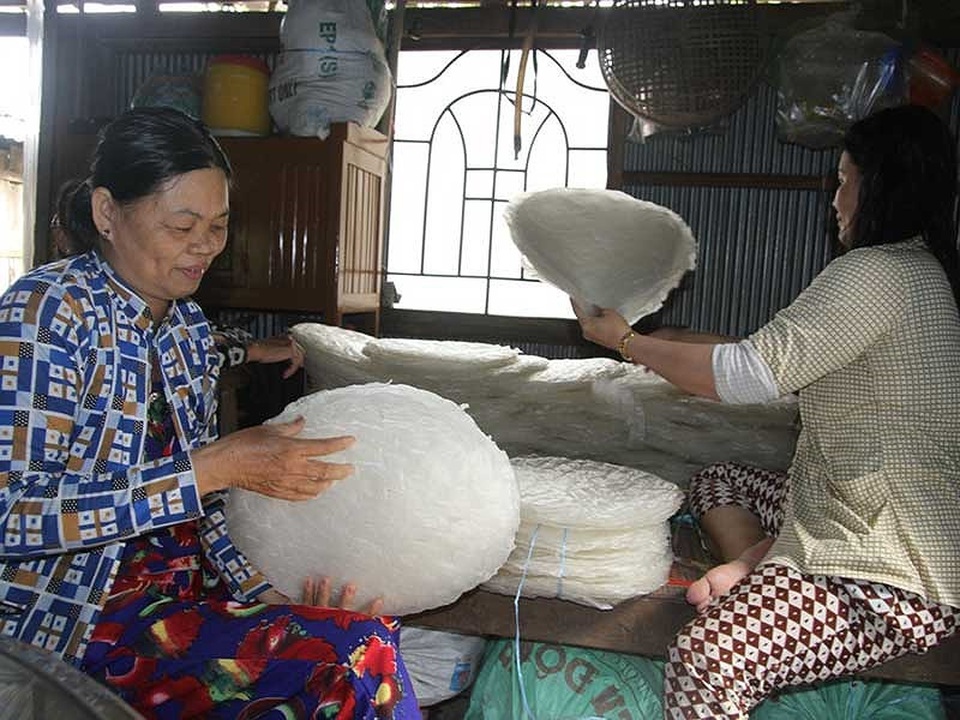 Làng bánh tráng 200 tuổi hốt bạc mùa Tết - 2 Làng bánh tráng Thuận Hưng chuẩn bị phục vụ thị trường dịp Tết Nguyên đán.