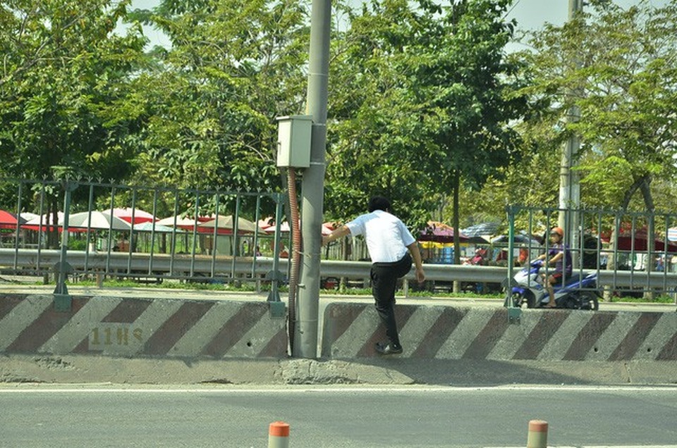 Đi bộ sai luật có thể bị phạt tù: Người đi bộ ngỡ ngàng! - 11