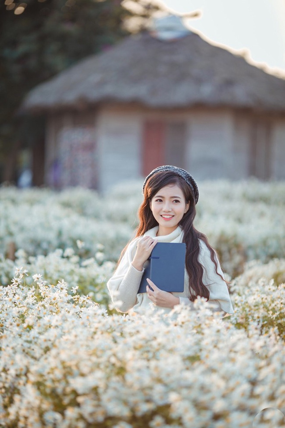 Ngất ngây trước vẻ đẹp tinh khôi của cô giáo đẹp nhất Hà Nội - 11
Không quá lạ khi Hồng Anh từng giành nhiều giải thưởng trong các cuộc thi sắc đẹp.