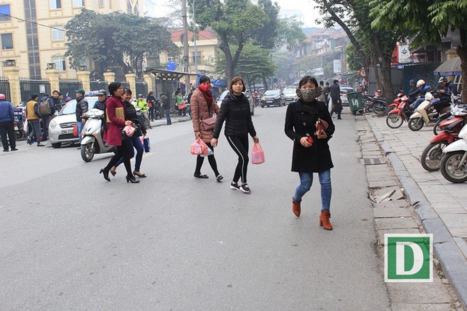 Đi bộ sai luật có thể bị phạt tù: Người đi bộ ngỡ ngàng! - 17