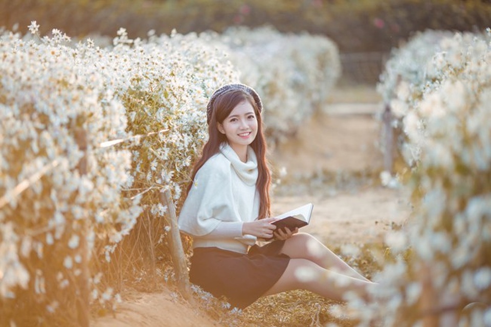 Ngất ngây trước vẻ đẹp tinh khôi của cô giáo đẹp nhất Hà Nội - 17
Vẻ đẹp nữ tính, cuốn hút của cô giáo dạy Toán đẹp nhất Hà Nội.
