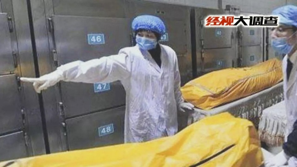 "Bi kịch" trong các nhà xác ở Trung Quốc - 1 Các nhà xác ở Trung Quốc đang đối mặt với tình trạng thiếu chỗ.