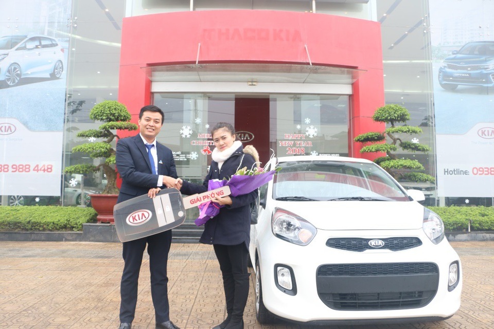 Quà tặng khủng dự án Hateco Apollo đã chính thức về tay chủ nhân - 2 Khách hàng Phạm Thị Dương nhận giải nhất xe ô tô Kia Morning