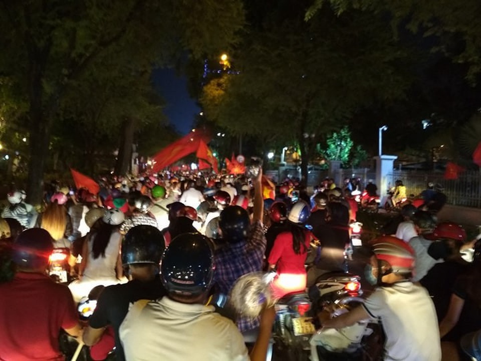 Đêm trắng sau chiến thắng lịch sử của U23 Việt Nam - 11 Đêm trắng sau chiến thắng lịch sử của U23 Việt Nam - 11
