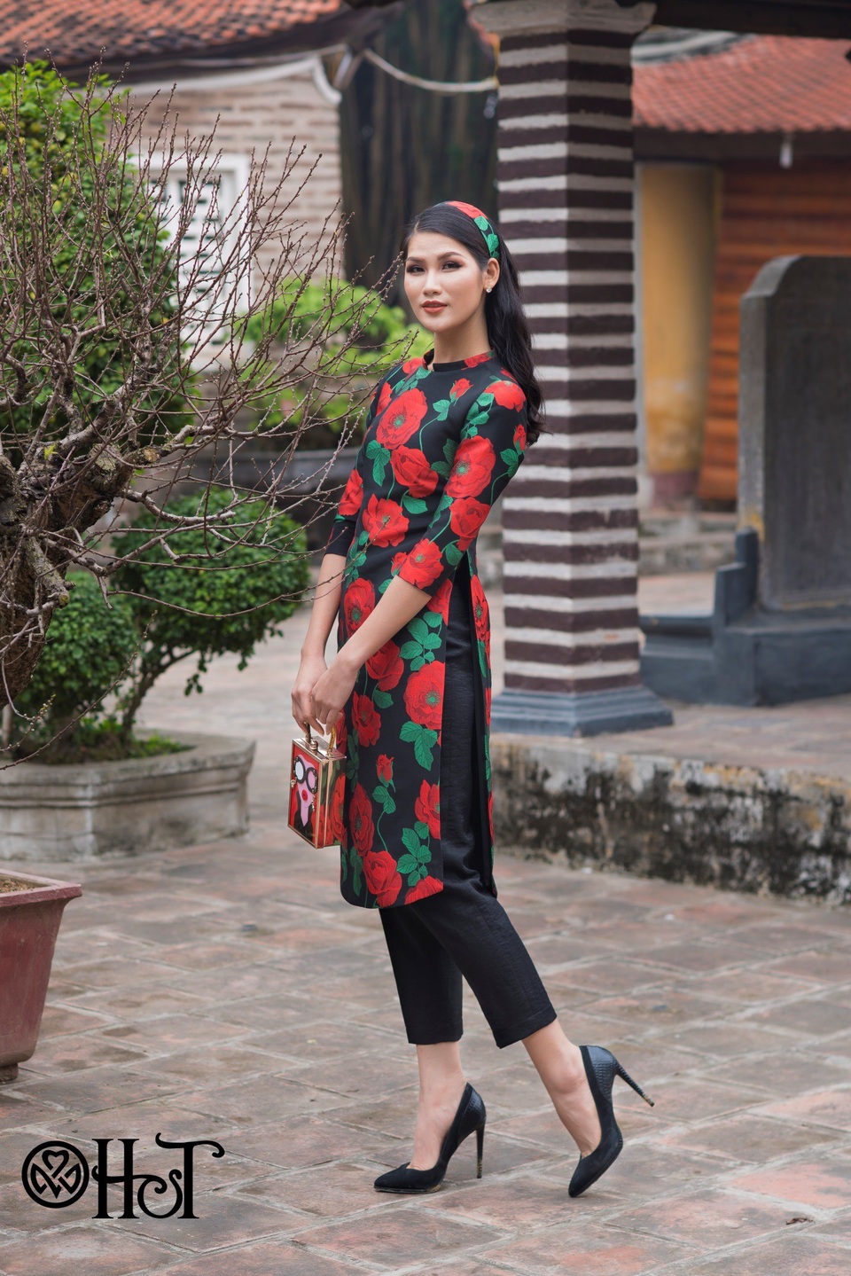 Mê mẩn với những mẫu áo dài cách tân đón xuân - 2 Mê mẩn với những mẫu áo dài cách tân đón xuân - 2