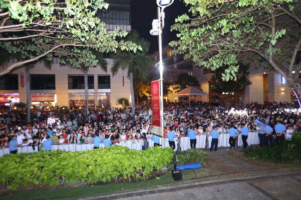 Những sự thật đáng kinh ngạc của chương trình chào đón năm mới "Huyền Thoại Rồng" - 3 <ảnh toàn cảnh trước khi biểu diễn>