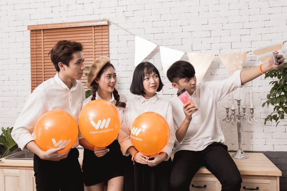 Giới trẻ rủ nhau gọi điện thoại cho người thân để… nhận quà khủng - 3 Giới trẻ rủ nhau gọi điện thoại cho người thân để… nhận quà khủng - 3