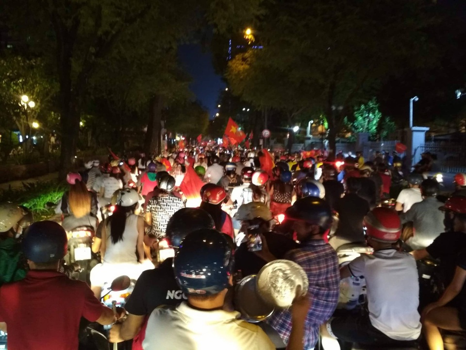 Đêm trắng sau chiến thắng lịch sử của U23 Việt Nam - 12 Đêm trắng sau chiến thắng lịch sử của U23 Việt Nam - 12