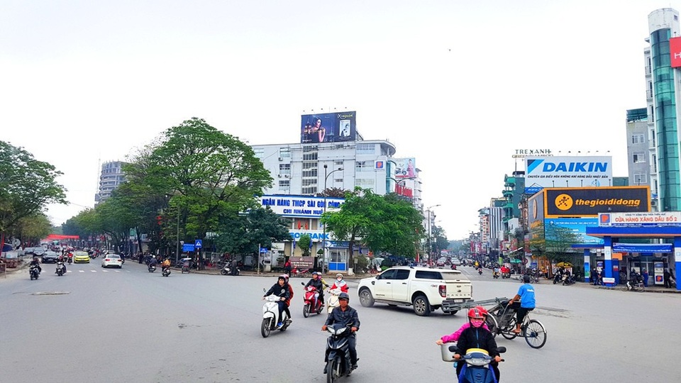 Nhịp sống yên bình ngày đầu năm mới - 12 Ngã 5 Trung tâm TP Huế ít người và xe trong sáng đầu năm mới 2018