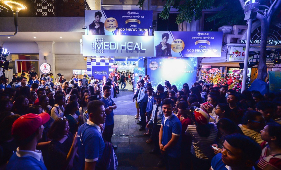 Mediheal lên tiếng đính chính sau sự việc ca sĩ Noo Phước Thịnh bị ném ly - 4 Lực lượng an ninh bảo vệ ca sĩ và sự kiện