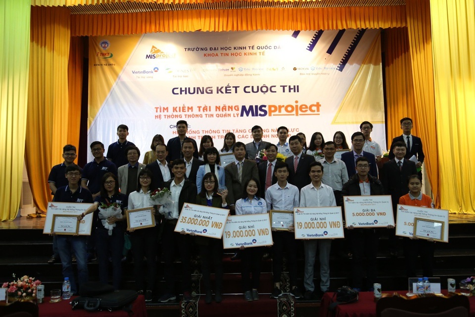 Sinh viên trường Kinh tế Quốc dân ẵm giải thưởng gần 40 triệu đồng - 4
Các đội tham gia cuộc thi