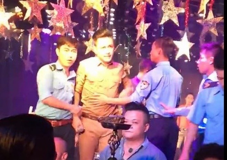 Sao Việt bị hành hung, chuốc chất kích thích ở quán bar và phản ứng đáng nể - 5 Sao Việt bị hành hung, chuốc chất kích thích ở quán bar và phản ứng đáng nể - 5
