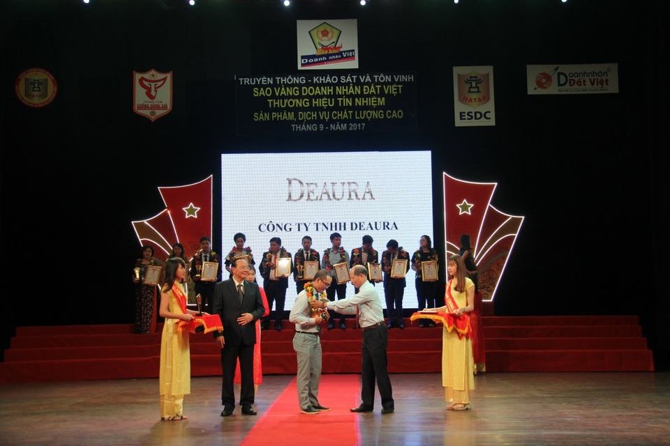 Mỹ phẩm Deaura – mang xu hướng làm đẹp thế giới cho phụ nữ Việt - 4 Mỹ phẩm Deaura không ngừng hoàn thiện và nhận được sự tin yêu của khách hàng