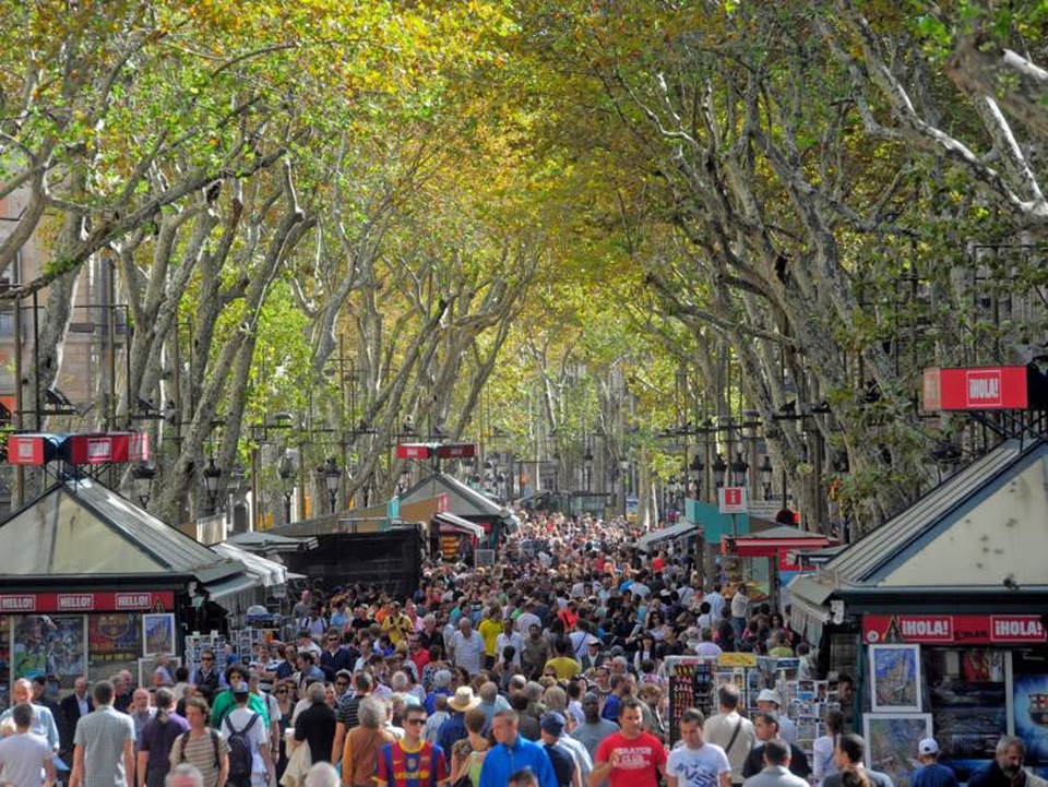 Những địa danh bị “hủy hoại” bởi du lịch - 5