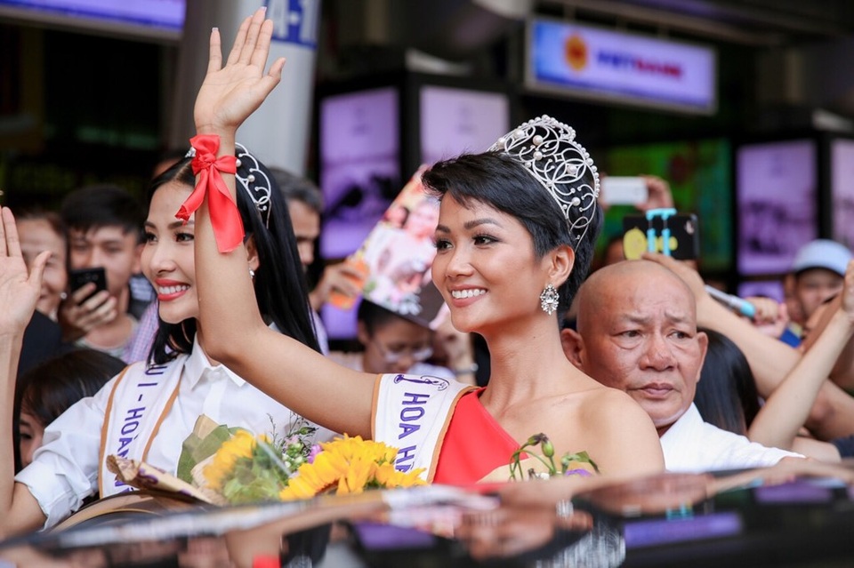 Làn da bánh mật, khỏe khoắn của HHen Niê.