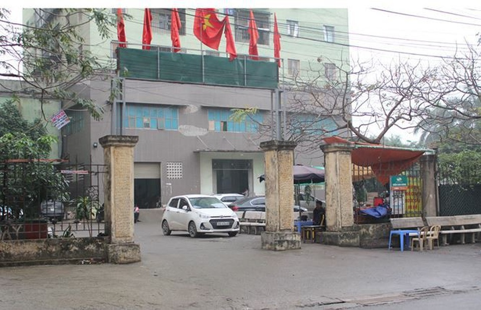 Mỗi ngày mất 300 nghìn gửi xe, nhiều người bỏ cuộc chơi xế hộp - 6
Sân các khu chung cư thành nơi trông giữ xe.
