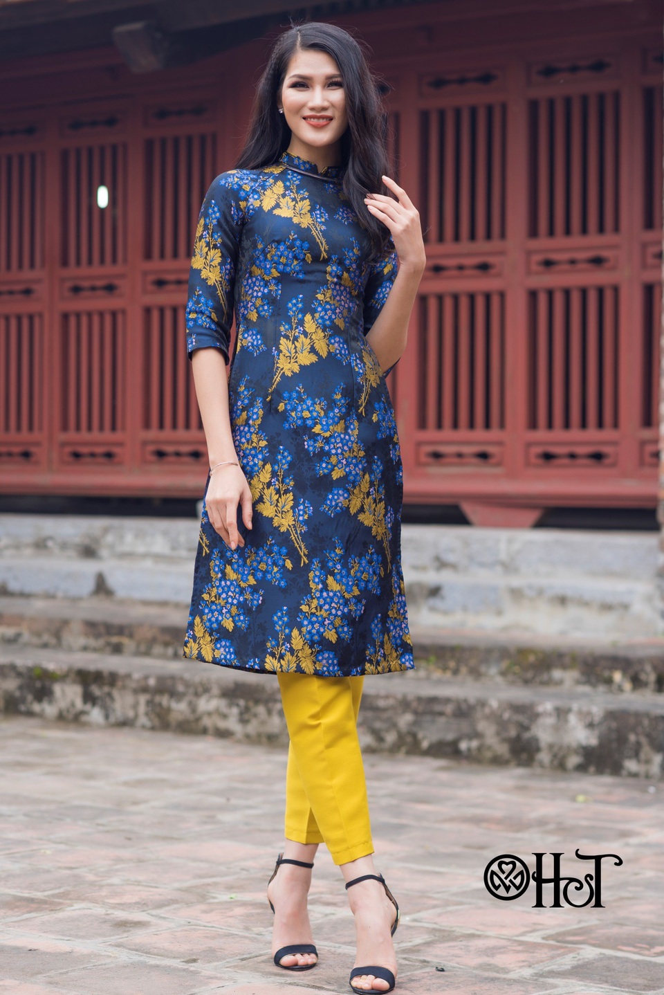 Mê mẩn với những mẫu áo dài cách tân đón xuân - 6 Áo dài cách tân luôn đem lại sự trẻ trung, tiện lợi cho người mặc ..