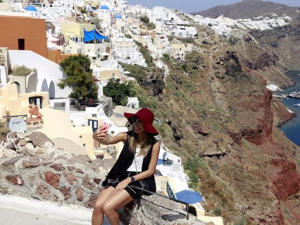 Những địa danh bị “hủy hoại” bởi du lịch - 8