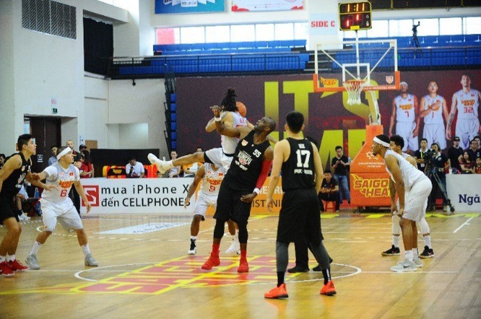 Góp phần không nhỏ vào chiến thắng “nghẹt thở” này là chiến thuật phối hợp nhịp nhàng của toàn đội. Hầu hết các cầu thủ của Saigon Heat đều chủ động ghi bàn, đồng thời các đường chuyền bóng đánh lừa trực giác của đối phương nhằm giúp đồng đội ghi bàn cực kỳ chuẩn xác đã khiến người hâm mộ bất ngờ và mãn nhãn.