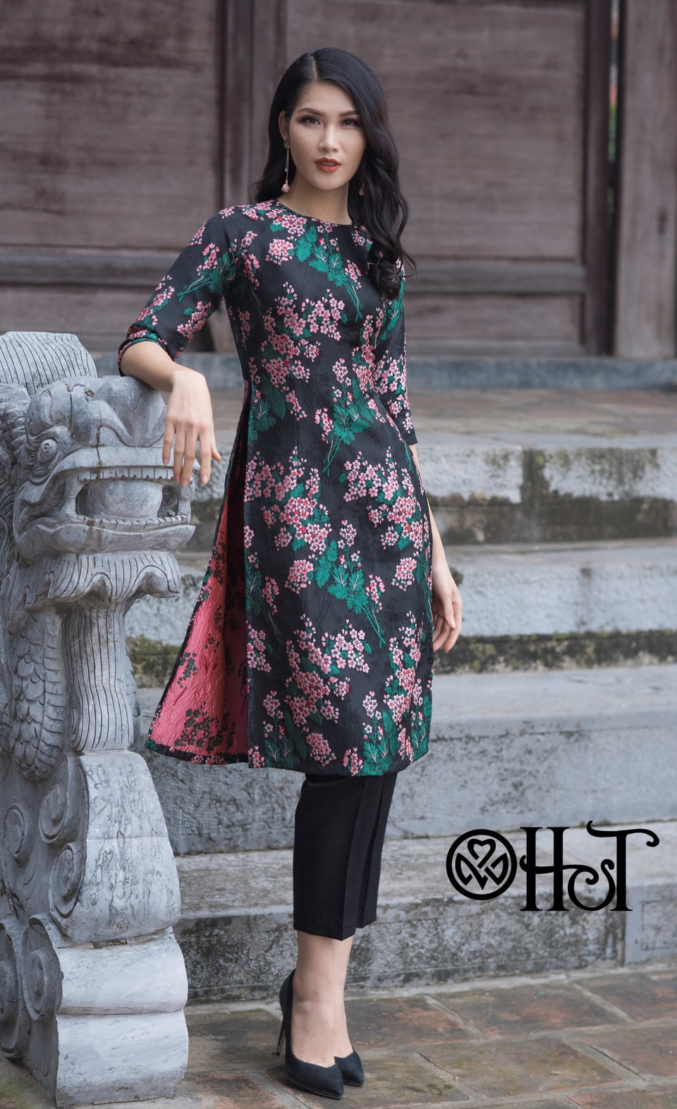 Mê mẩn với những mẫu áo dài cách tân đón xuân - 9 Sang trọng, cuốn hút và đầy vẻ bí ẩn hơn bao giờ hết…