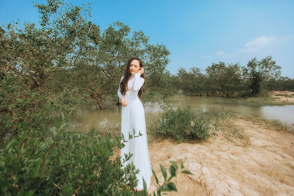 Sao mai Phương Thanh “mở hàng” năm 2018 bằng album da diết về xứ Nghệ - 3 Đất trời xứ Nghệ hiện lên mộc mạc và thân thương trong hình ảnh album.