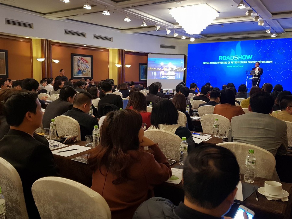 PV Power tổ chức roadshow: Trả lời nhiều câu hỏi khó từ các nhà đầu tư - 1
Buổi roadshow của PV Power thu hút rất đông nhà đầu tư tham gia