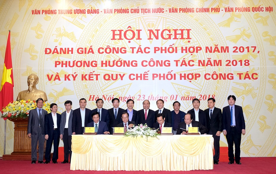 Thủ tướng: Đất nước gần 100 triệu người, lòng tin rất quan trọng! - 1 Thủ tướng chứng kiến việc ký quy chế phối hợp giữa 4 văn phòng trung ương