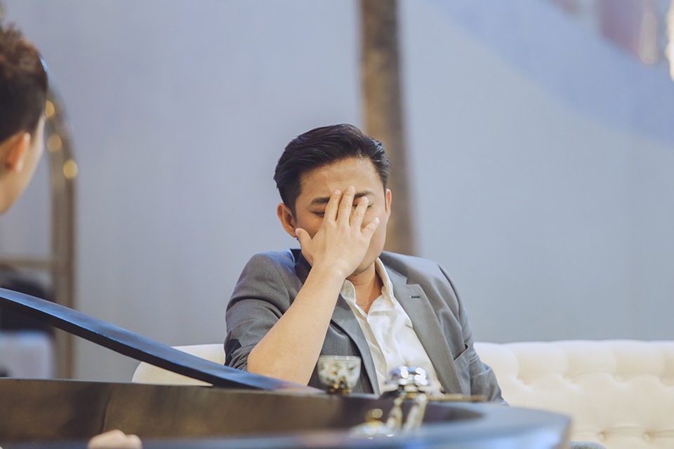 Quý Bình khóc quá nhiều, “cảm thấy nhục nhã” khi bị đồng nghiệp “ghẻ lạnh” - 2 Nam diễn viên xúc động nhắc lại chuyện buồn đã qua.