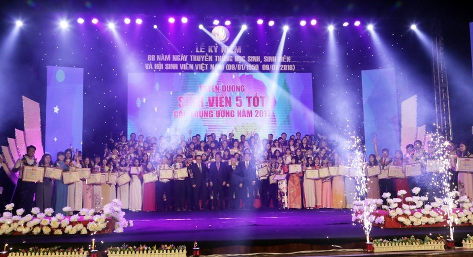 "Soái ca trường Luật" nhận giải thưởng “kép” của TW Hội sinh viên - 3
124 sinh viên được tuyên dương danh hiệu Sinh viên 5 tốt cấp Trung ương
