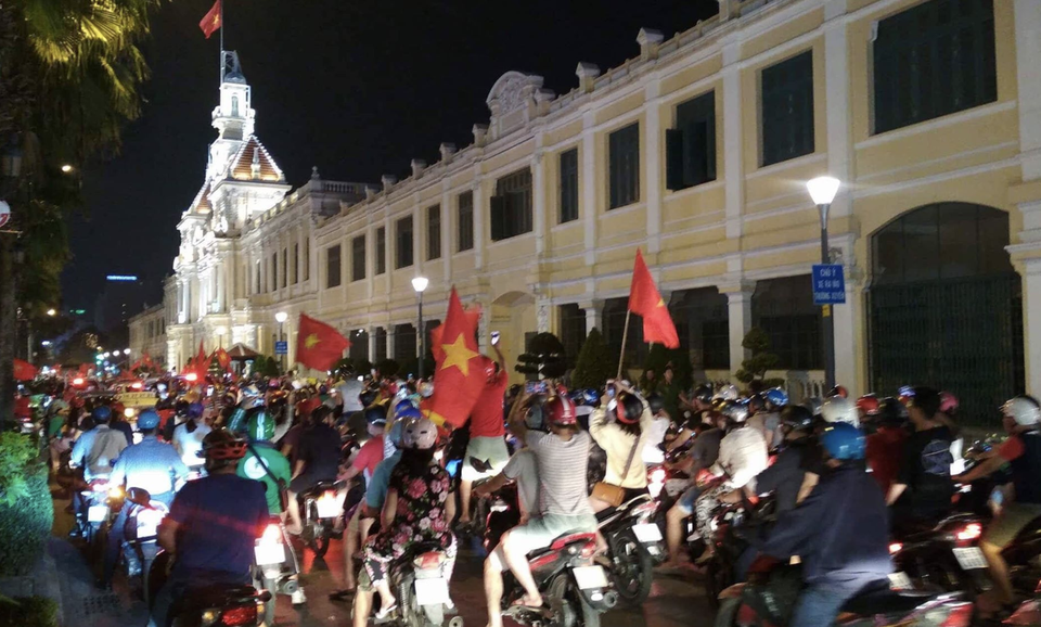 Đêm trắng sau chiến thắng lịch sử của U23 Việt Nam - 16 Đêm trắng sau chiến thắng lịch sử của U23 Việt Nam - 16