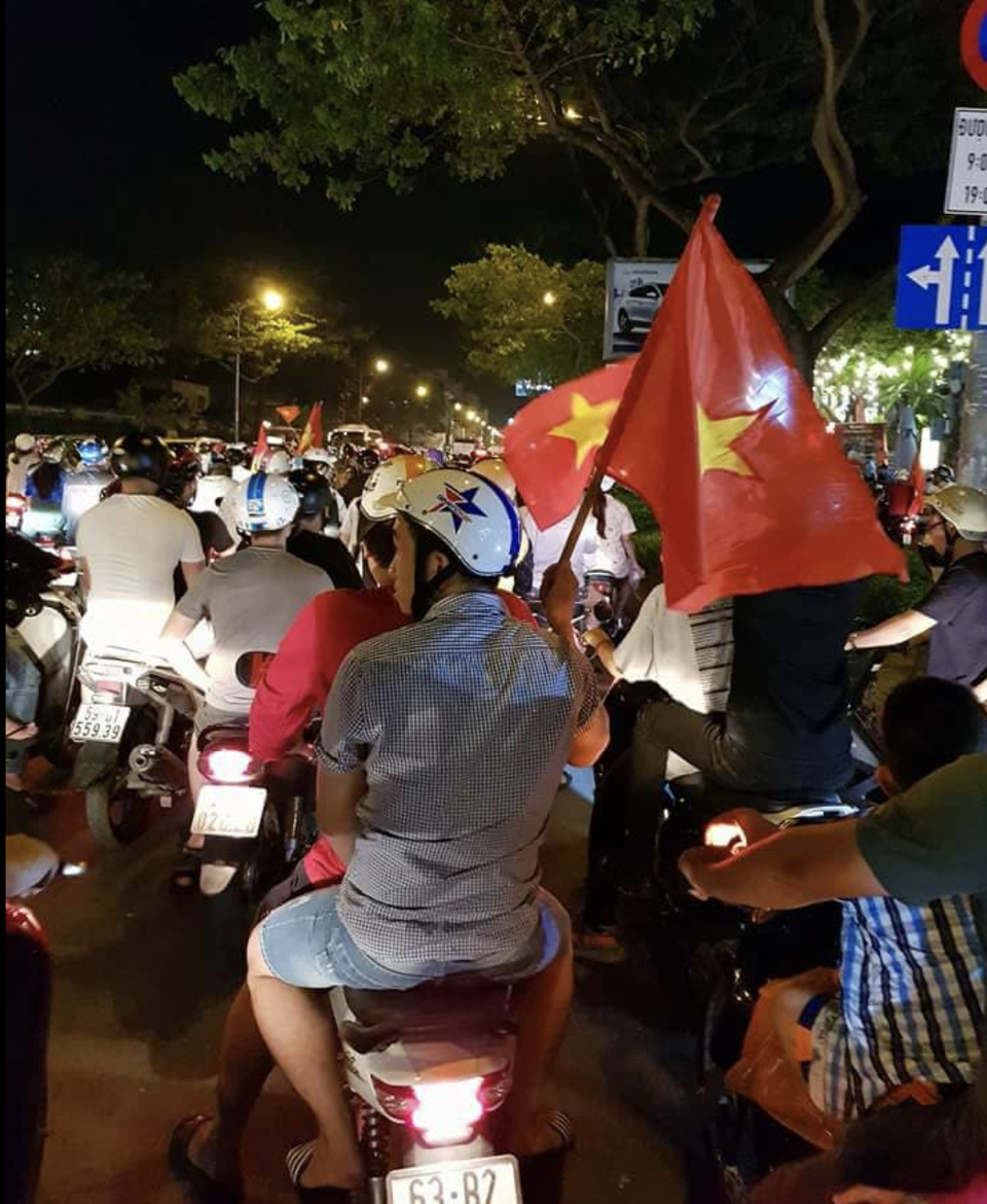 Đêm trắng sau chiến thắng lịch sử của U23 Việt Nam - 15 Đêm trắng sau chiến thắng lịch sử của U23 Việt Nam - 15