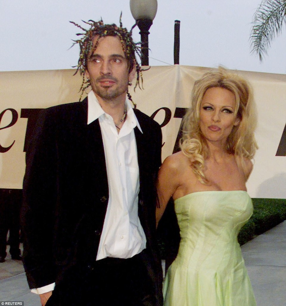Khi con của loạt sao đình đám cùng làm người mẫu... - 3
Brandon và Dylan là con trai của Pamela và chồng cũ, Tommy Lee.