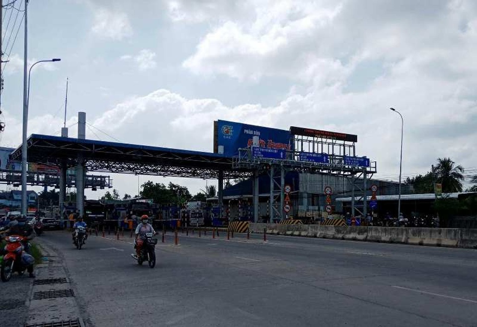 Tài xế phản đối quyết liệt, trạm BOT T2 liên tục phải xả trạm - 7 Trạm thu phí T2 Cần Thơ sau khi xả trạm đã hết kẹt xe và tổ chức thu phí trở lại