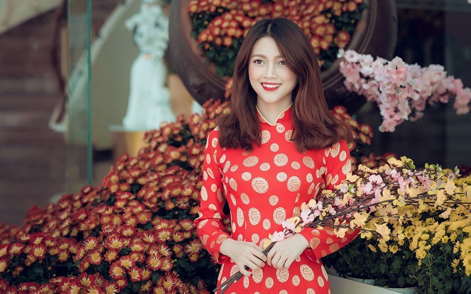 Thiếu nữ cao nguyên đất đỏ đọ sắc với hoa Xuân - 7 “Học tập ngành của mình hơi áp lực nên mình muốn làm nhiều thứ và cố gắng tham gia hoạt động văn nghệ, hoạt động ngoại khóa nhiều để có thêm nhiều trải nghiệm”, Trâm nói.