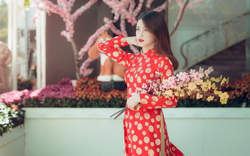 Thiếu nữ cao nguyên đất đỏ đọ sắc với hoa Xuân - 5 Ngoài việc học trên lớp Trâm cũng tham gia dạy gia sư để có thêm kinh nghiệm thực tập, giảng dạy không bị bỡ ngỡ, một phần cũng là để phụ thêm ba mẹ trang trải cuộc sống sinh viên.