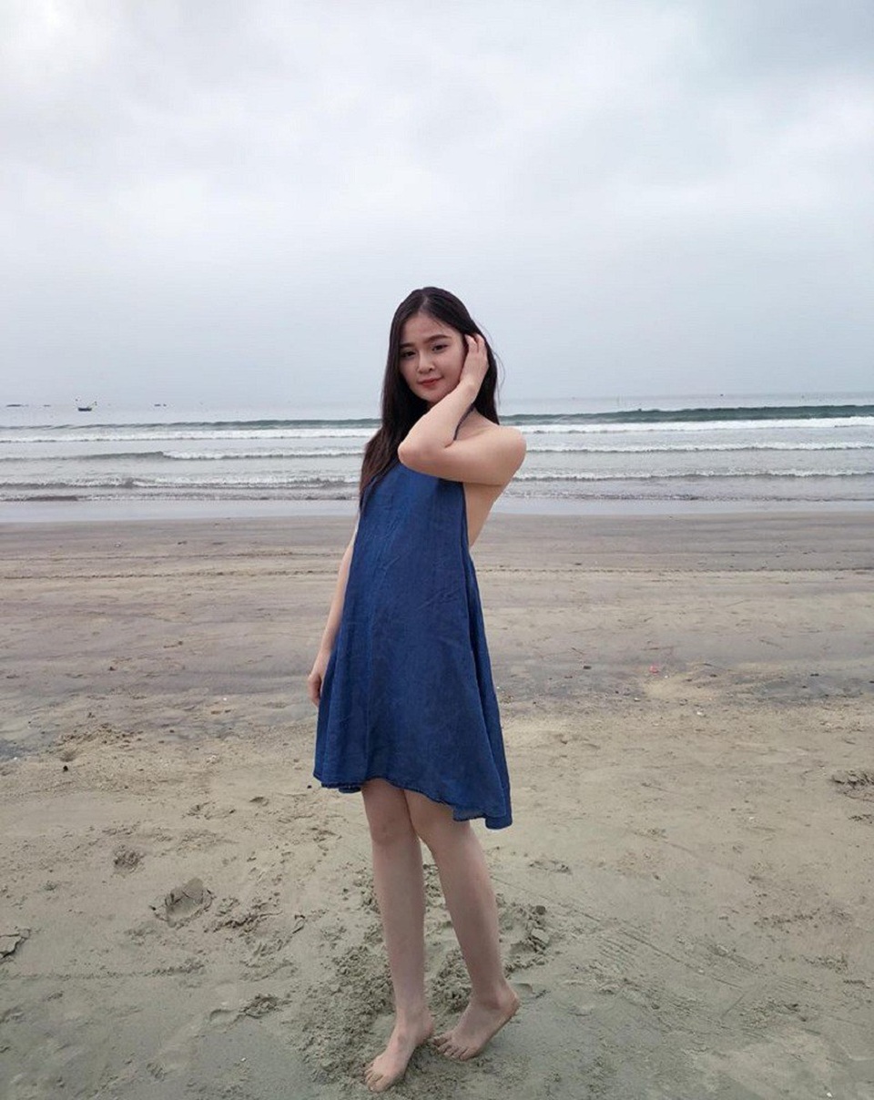 Hot girl Đà Nẵng xinh đẹp, giỏi cờ tướng thả dáng bên bờ biển - 2 Hot girl Đà Nẵng xinh đẹp, giỏi cờ tướng thả dáng bên bờ biển - 2