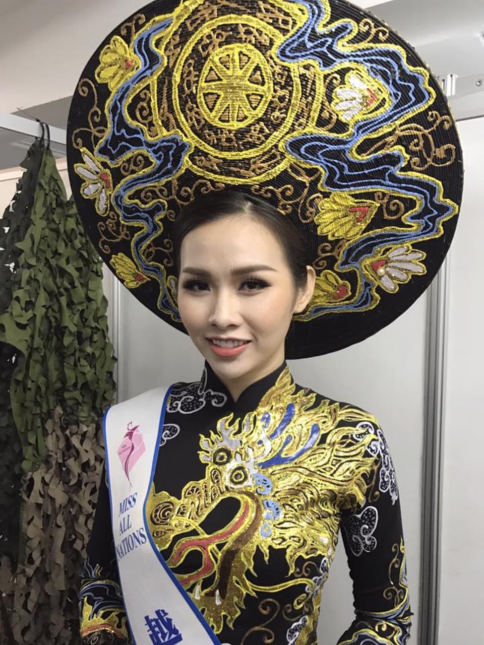 “Siêu vòng 3” Thanh Trang nóng bỏng với bikini trước thềm chung kết Hoa Hậu các quốc gia 2017 - 8 Trước thềm chung kết, đại diện Việt Nam tại Hoa Hậu các quốc gia 2016 Lại Thanh Hương đánh giá cao nhan sắc của Thanh Trang. Cô cho rằng, gương mặt của Thanh Trang phù hợp với sở thích của người Trung Quốc cộng với body nóng bỏng và sự đầu tư trang phục. Thanh Trang được Lại Thanh Hương dự đoán sẽ lọt Top 3.