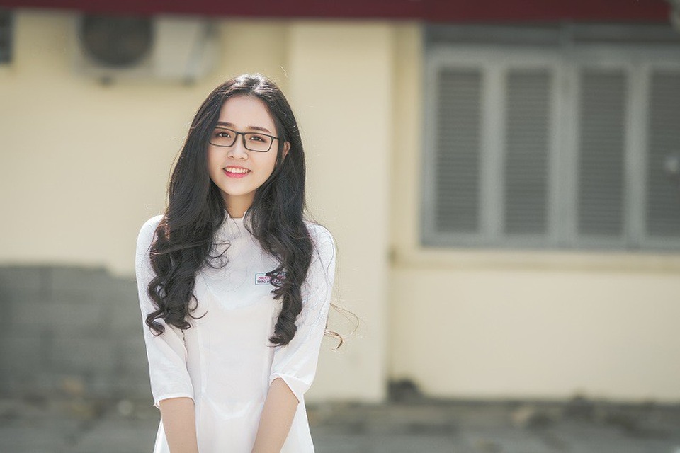 Nữ sinh 10X đẹp tựa “thiên thần” trong tà áo dài trắng - 7
Châm ngôn sống của cô bạn là: “Sống cho mình và những người thương mình, chỉ cần họ hạnh phúc là mình thấy vui, vậy là đủ”.