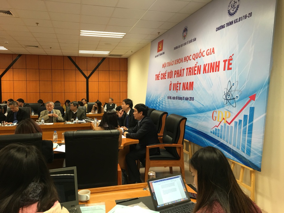 Thể chế kinh tế như “chiếc áo chật” khiến tăng trưởng đến điểm giới hạn - 2 Thể chế kinh tế như “chiếc áo chật” khiến tăng trưởng đến điểm giới hạn - 2