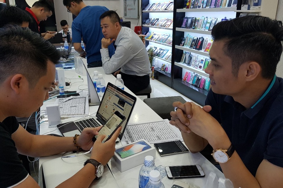 iPhone X đã giảm giá dưới 25 triệu đồng, đe dọa hàng chính hãng - 1 iPhone X xách tay giá đã chạm đáy