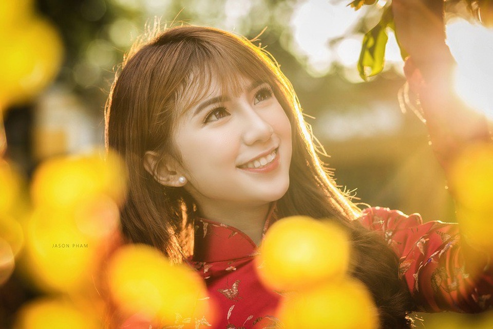 Thiếu nữ Sài Gòn duyên dáng trong tà áo dài chờ đón Xuân sang - 7 Chia sẻ về dự định du xuân Tết Nguyên đán sắp tới, Giang cho biết tuy là một tín đồ mê du lịch nhưng Tết năm nào Giang cũng ở bên gia đình để có một cái Tết đầm ấm, sum vầy. Đây cũng là cơ hội để Giang có thể gặp mặt đầy đủ người thân, bạn bè.