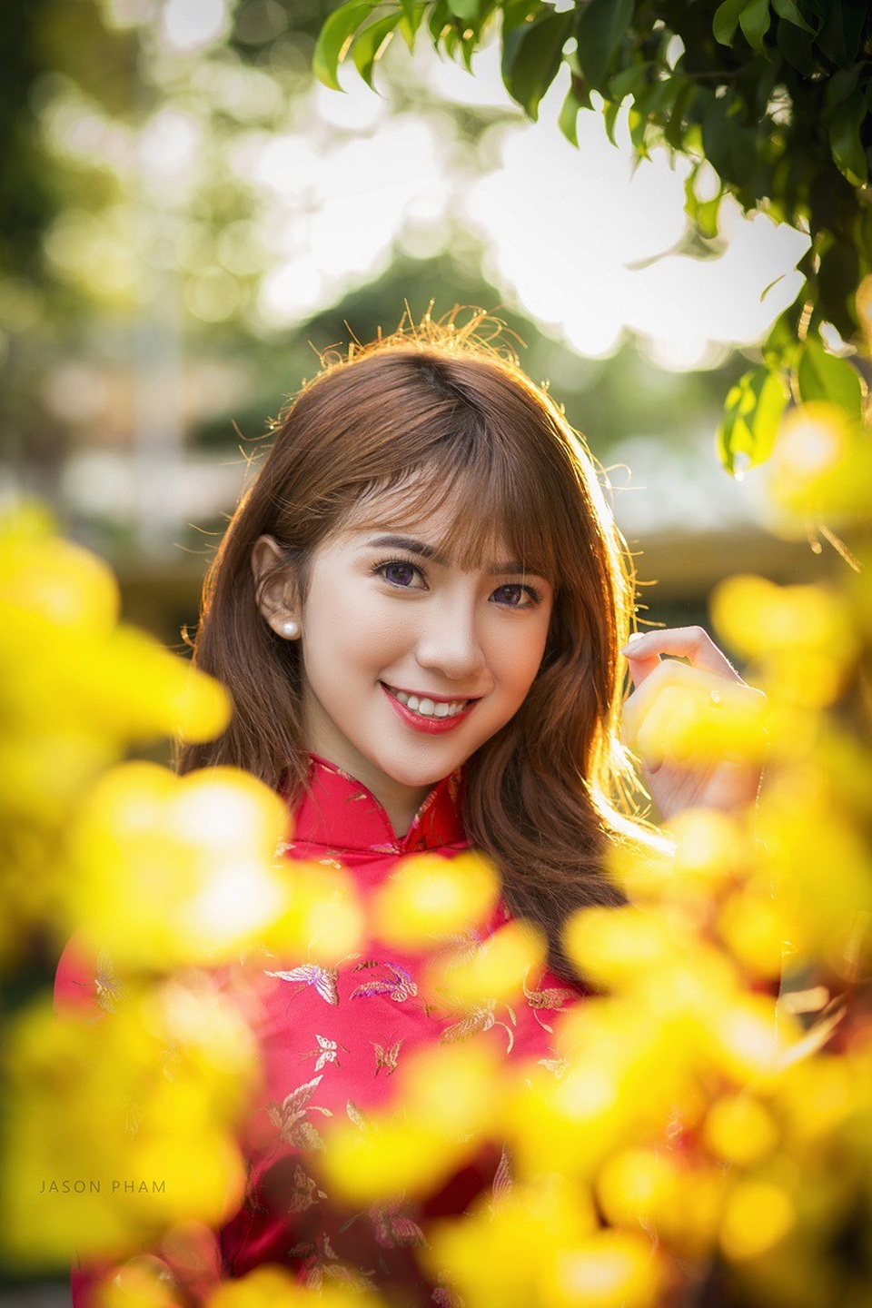 Thiếu nữ Sài Gòn duyên dáng trong tà áo dài chờ đón Xuân sang - 5 Trước thềm Tết Nguyên đán, Hậu Giang đã thực hiện bộ ảnh đón xuân với mong muốn chào đón một năm mới nhiều niềm vui, may mắn và hạnh phúc.