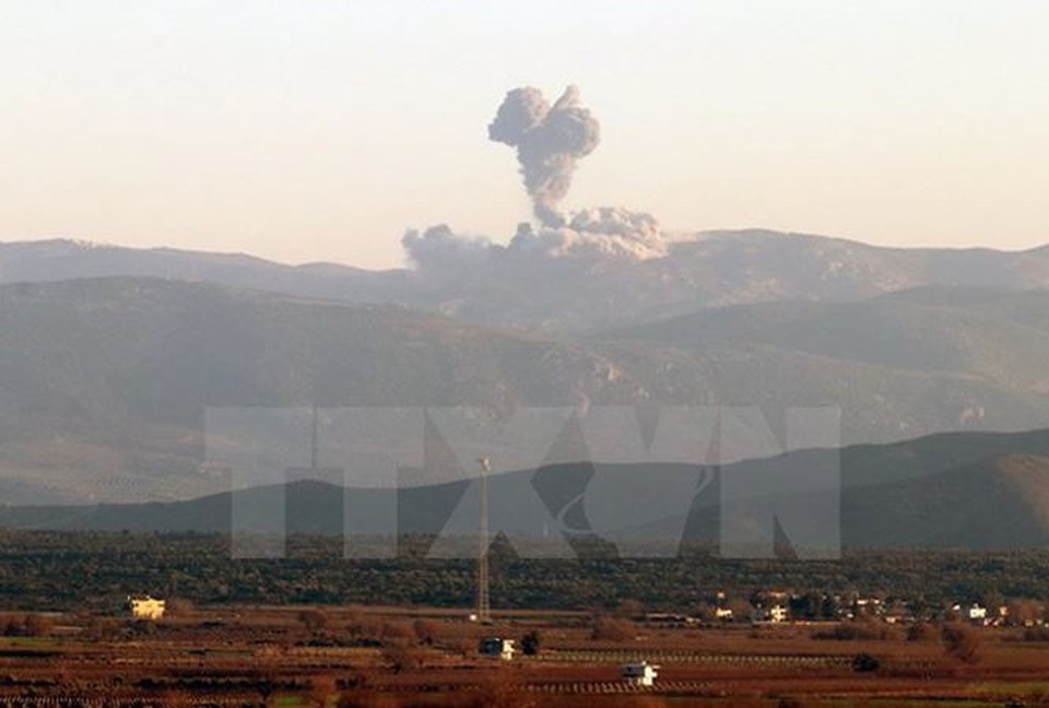 Toan tính của Thổ Nhĩ Kỳ khi tấn công Syria - 1
Khói bốc lên từ khu vực Afrin nhìn từ tỉnh biên giới Hatay giữa Thổ Nhĩ Kỳ-Syria ngày 20/1. Nguồn: THX/TTXVN.