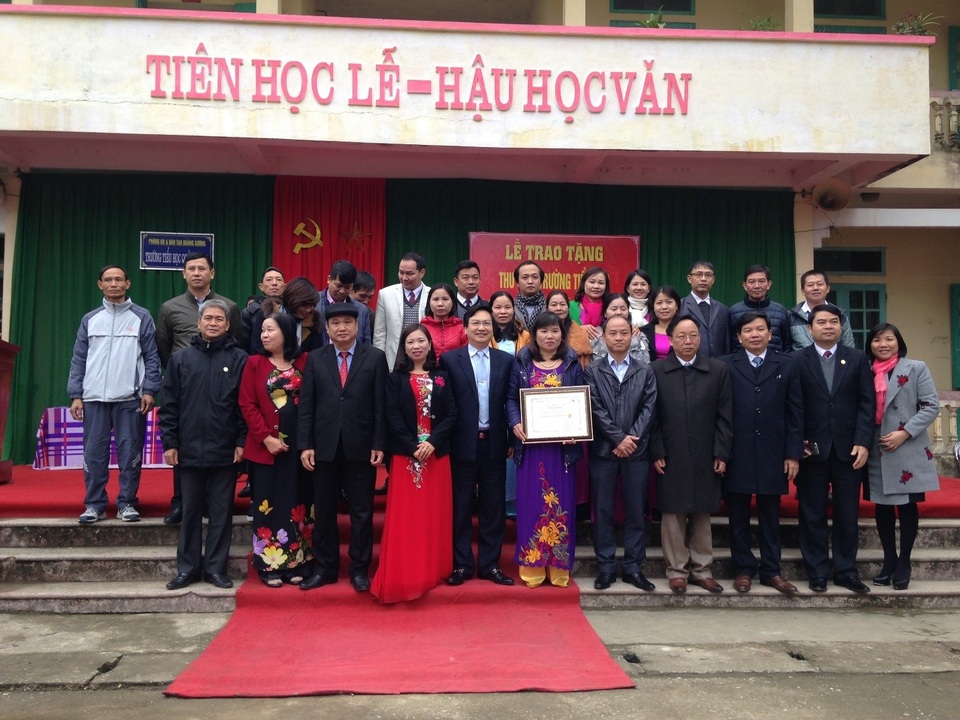 Chung tay khắc phục khó khăn cho giáo dục vùng khó - 2 Lễ trao tặng thư viện ở tỉnh Thanh Hóa.